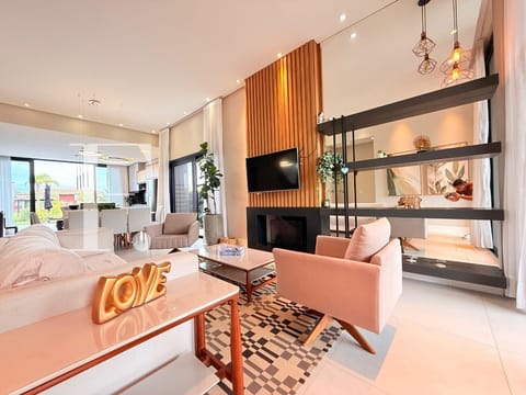 Casa Condomínio com 188m², 4 dormitórios, 4 suítes, Riviera em Xangri-Lá