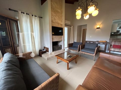 Casa Condomínio com 160m², 4 dormitórios, 1 suíte, 2 vagas, Ventura Club em Xangri-Lá