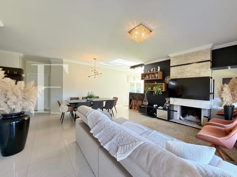 Casa com 184m², 4 dormitórios, 2 suítes, 2 vagas, no bairro Atlântida em Xangri-Lá