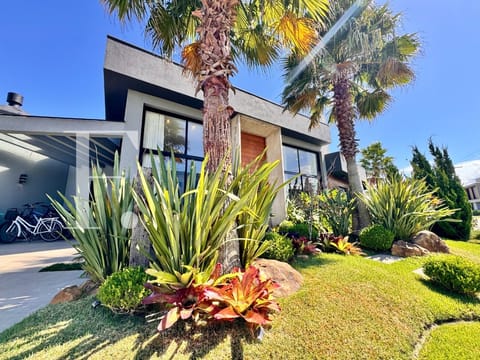 Casa Condomínio com 197m², 4 dormitórios, 4 suítes, 2 vagas, Blue em Xangri-Lá