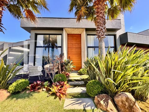 Casa Condomínio com 197m², 4 dormitórios, 4 suítes, 2 vagas, Blue em Xangri-Lá