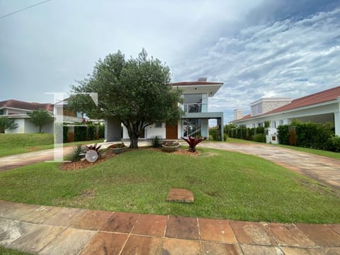 Sobrado com 377m², 5 dormitórios, 5 suítes, 2 vagas, Green Village Golf Club em Xangri-Lá