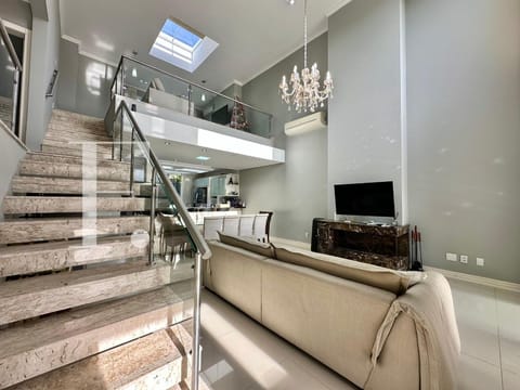 Sobrado com 186m², 3 dormitórios, 3 suítes, 2 vagas, Condado de Capão em Capão da Canoa