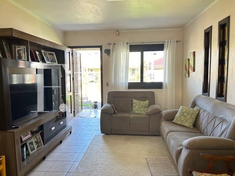 Casa com 360m², 3 dormitórios, 1 suíte, 2 vagas, no bairro Rainha do Mar em Xangri-Lá