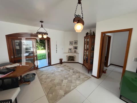 Casa com 231m², 5 dormitórios, 4 suítes, 2 vagas, no bairro Rainha do Mar em Xangri-Lá
