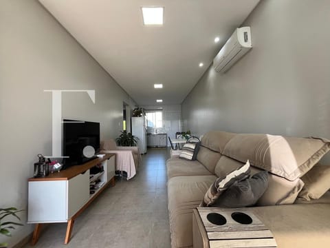 Casa com 62m², 2 dormitórios, 1 suíte, 1 vaga, no bairro Rainha do Mar em Xangri-Lá