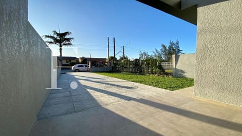Casa com 62m², 2 dormitórios, 1 suíte, 1 vaga, no bairro Rainha do Mar em Xangri-Lá