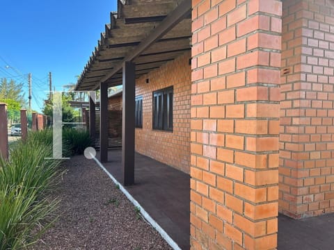 Casa com 79m², 2 dormitórios, 1 vaga, no bairro Rainha do Mar em Xangri-Lá