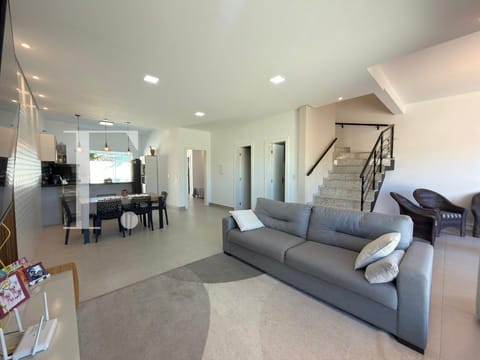 Casa com 196m², 4 dormitórios, 2 suítes, 2 vagas, no bairro Centro em Xangri-Lá