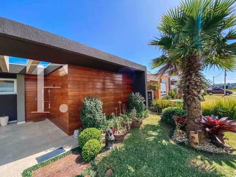 Casa Condomínio com 198m², 3 dormitórios, 3 suítes, 2 vagas, Riviera em Xangri-Lá