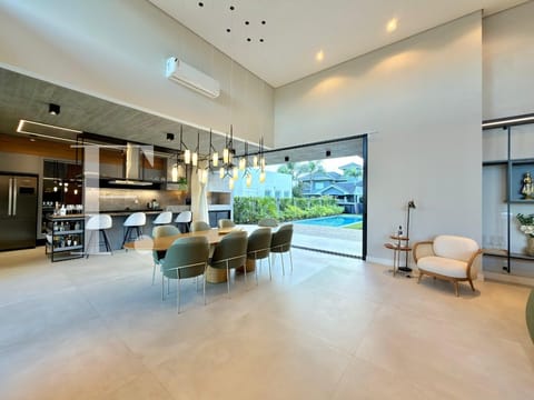 Casa Condomínio com 242m², 4 dormitórios, 4 suítes, 2 vagas, Velas da Marina em Capão da Canoa