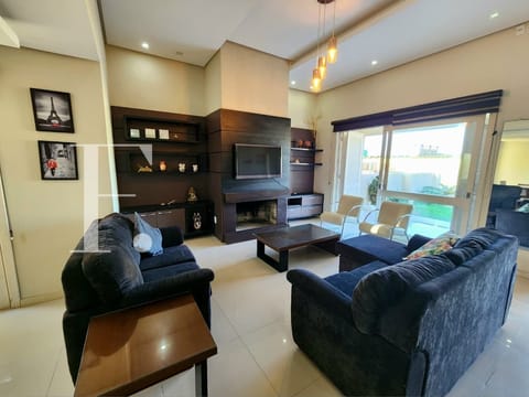 Casa com 171m², 4 dormitórios, 1 suíte, 1 vaga, no bairro Centro em Xangri-Lá