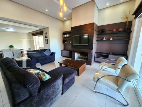 Casa com 171m², 4 dormitórios, 1 suíte, 1 vaga, no bairro Centro em Xangri-Lá