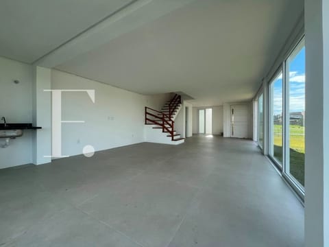 Sobrado com 141m², 3 dormitórios, 3 suítes, 1 vaga, One Atlântida Houses em Xangri-Lá