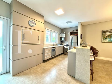 Sobrado com 190m², 4 dormitórios, 4 suítes, 3 vagas, Las Palmas em Xangri-Lá