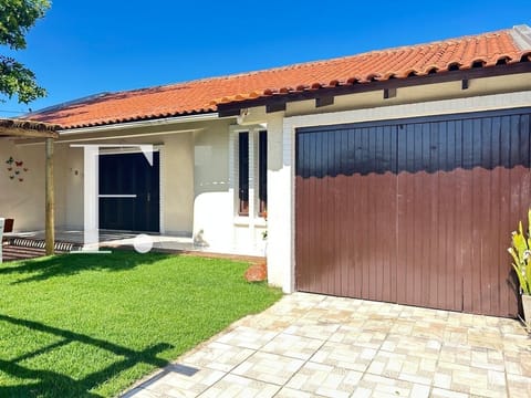 Casa com 177m², 4 dormitórios, 1 suíte, no bairro Noiva do Mar em Xangri-Lá