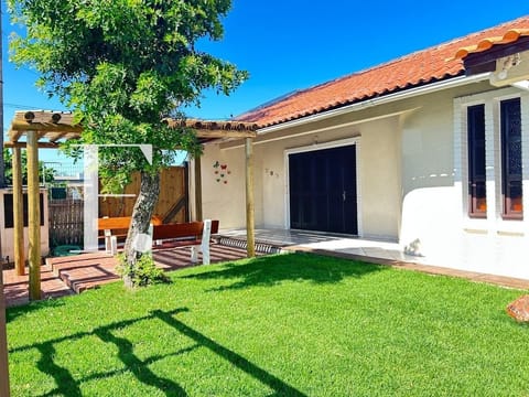 Casa com 177m², 4 dormitórios, 1 suíte, no bairro Noiva do Mar em Xangri-Lá