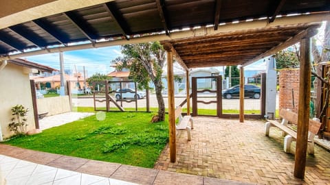 Casa com 177m², 4 dormitórios, 1 suíte, no bairro Noiva do Mar em Xangri-Lá
