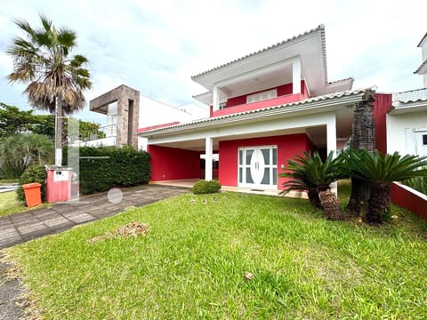 Sobrado com 192m², 3 dormitórios, 3 suítes, 2 vagas, Condado de Capão em Capão da Canoa