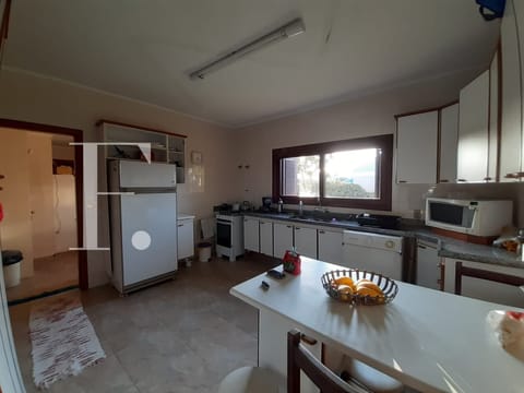 Casa com 353m², 4 dormitórios, 2 suítes, 2 vagas, no bairro Centro em Xangri-Lá