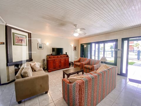 Casa com 246m², 5 dormitórios, 2 suítes, 2 vagas, no bairro Atlântida em Xangri-Lá
