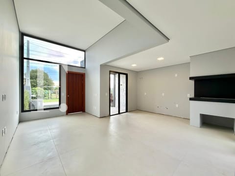 Casa com 92m², 3 dormitórios, 1 suíte, 2 vagas, no bairro Noiva do Mar em Xangri-Lá