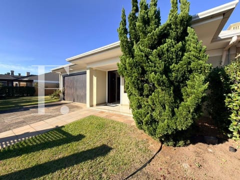 Casa com 180m², 3 dormitórios, 2 suítes, 2 vagas, no bairro Noiva do Mar em Xangri-Lá