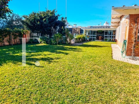 Casa com 175m², 7 dormitórios, 1 suíte, 4 vagas, no bairro Centro de Xangri-Lá em Xangri-Lá