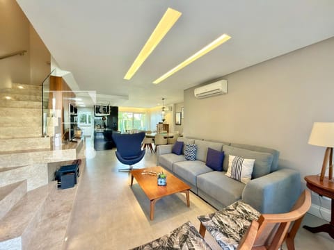 Casa Condomínio com 210m², 4 dormitórios, 2 suítes, 2 vagas, Villas Resort em Xangri-Lá
