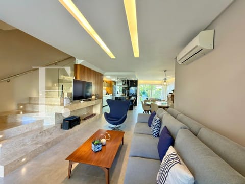 Casa Condomínio com 210m², 4 dormitórios, 2 suítes, 2 vagas, Villas Resort em Xangri-Lá