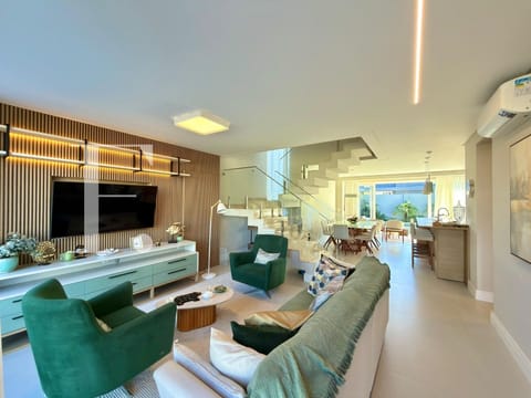 Sobrado com 220m², 4 dormitórios, 4 suítes, 2 vagas, Blue em Xangri-Lá