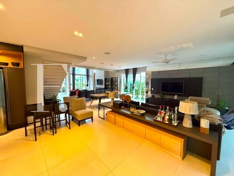 Sobrado com 200m², 5 dormitórios, 5 suítes, 2 vagas, Atlântico Villas Club em Atlântida Sul