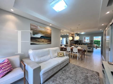 Casa Condomínio com 71m², 3 dormitórios, 1 suíte, 2 vagas, Casa Hermosa em Xangri-Lá