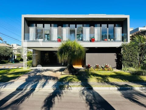 Sobrado com 263m², 4 dormitórios, 4 suítes, 2 vagas, Porto Coronado em Xangri-Lá