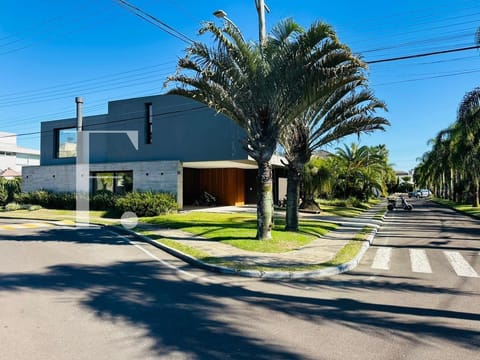 Sobrado com 263m², 4 dormitórios, 4 suítes, 2 vagas, Porto Coronado em Xangri-Lá