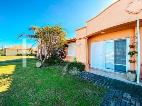 Casa Condomínio com 70m², 3 dormitórios, 1 suíte, 2 vagas, Casa Hermosa em Xangri-Lá