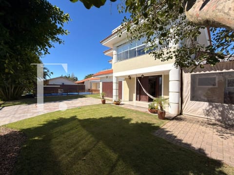 Casa com 150m², 4 dormitórios, 2 suítes, 2 vagas, no bairro Centro em Xangri-Lá