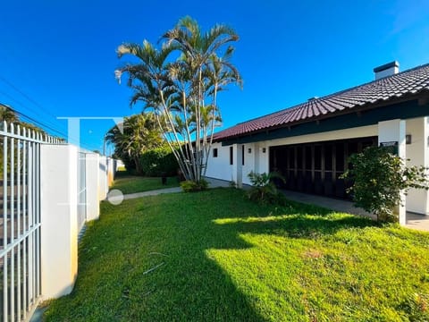 Casa com 445m², 7 dormitórios, 7 suítes, 4 vagas, no bairro Centro em Xangri-Lá