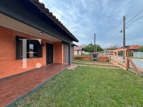 Casa com 150m², 3 dormitórios, 1 suíte, 1 vaga, no bairro Remanso em Xangri-Lá