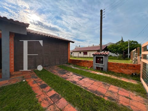 Casa com 150m², 3 dormitórios, 1 suíte, 1 vaga, no bairro Remanso em Xangri-Lá