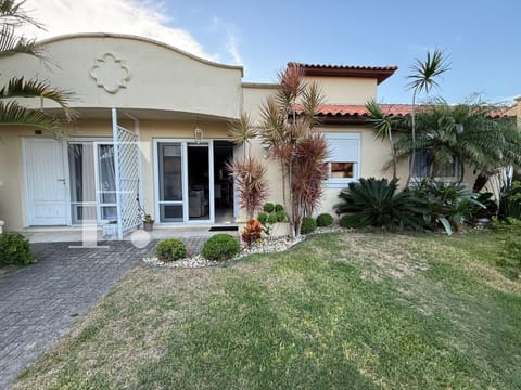 Casa Condomínio com 70m², 3 dormitórios, 1 suíte, 1 vaga, Casa Hermosa em Xangri-Lá