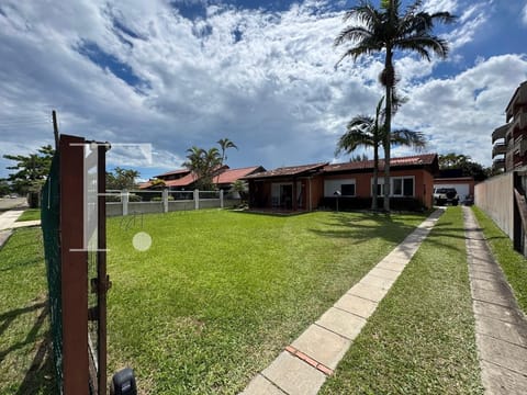Casa com 594m², 3 dormitórios, 4 vagas, no bairro Atlântida em Xangri-Lá