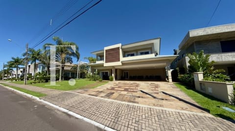 Sobrado com 288m², 4 dormitórios, 4 suítes, 2 vagas, Velas da Marina em Capão da Canoa