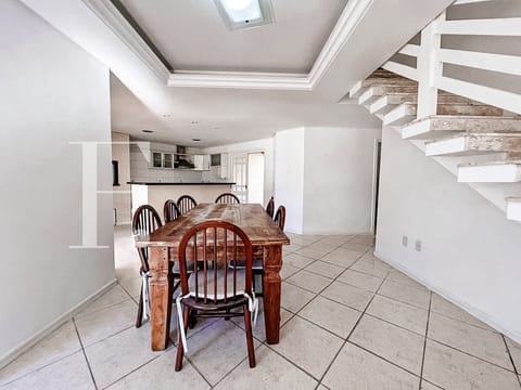 Casa com 166m², 3 dormitórios, 3 suítes, 2 vagas, Condado de Capão em Capão da Canoa