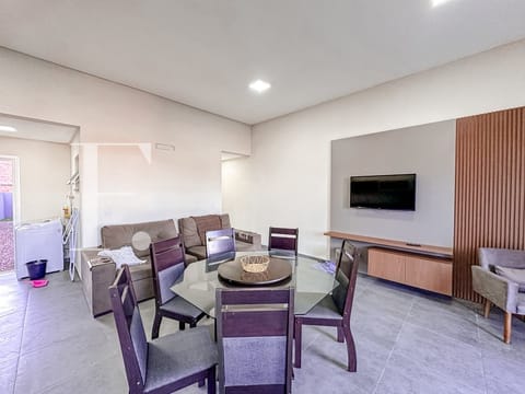 Casa com 100m², 3 dormitórios, 1 suíte, 2 vagas, no bairro Centro em Xangri-Lá