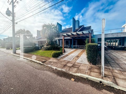 Casa Condomínio com 150m², 3 dormitórios, 3 suítes, 1 vaga, Condado de Capão em Capão da Canoa