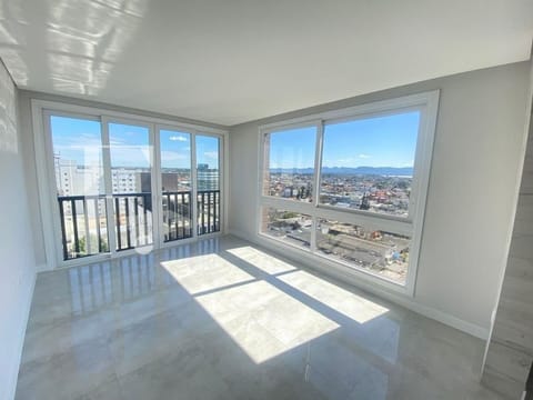 Apartamento com 93m², 3 dormitórios, 1 suíte, 1 vaga, Edifício Pinheiro em Capão da Canoa