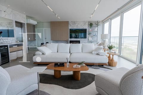 Apartamento com 220m², 4 dormitórios, 4 suítes, 2 vagas, Edifício Joacir Martinello em Capão da Canoa