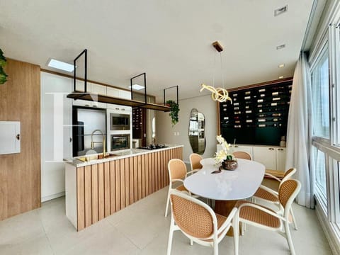 Apartamento com 108m², 3 dormitórios, 3 suítes, 2 vagas, Del Paine em Capão da Canoa
