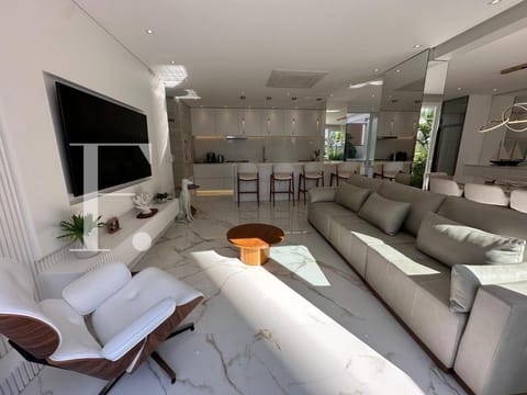 Apartamento com 184m², 3 dormitórios, 1 suíte, 2 vagas, Absoluto Palace em Capão da Canoa